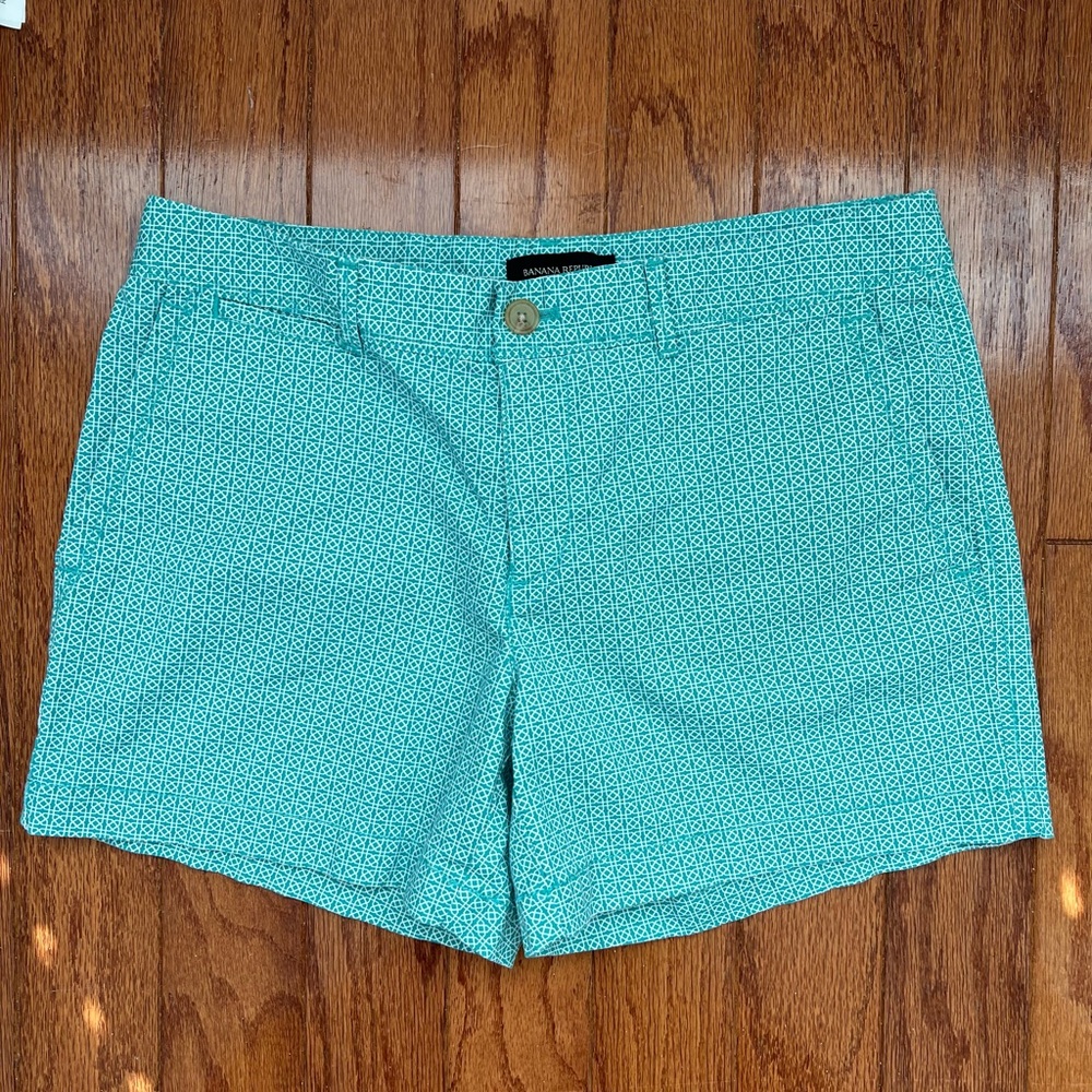 EUC Banana Republic Women's Teal Patterned Shorts